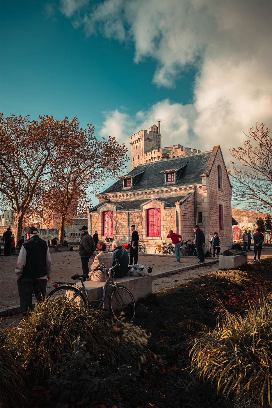 Yacht Club Classique de La Rochelle avec la Tour Saint-Nicolas