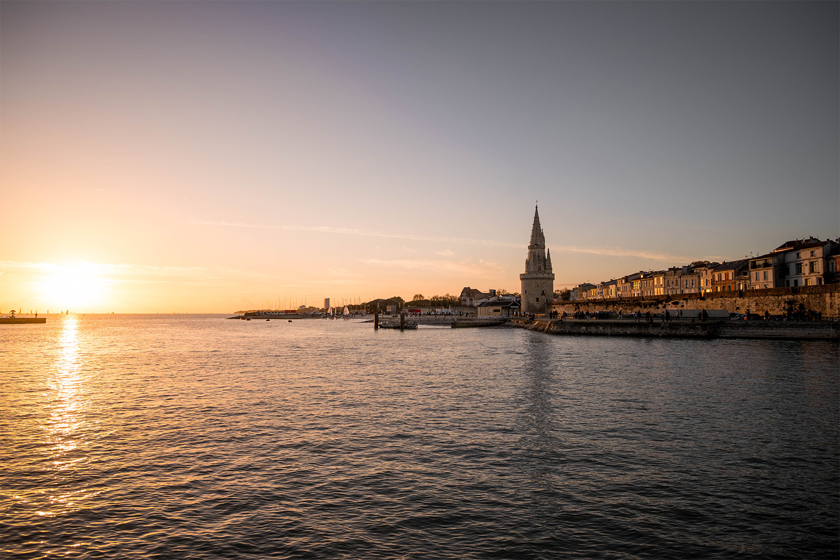 La Tour de la Lanterne et le vieux-port de La Rochelle