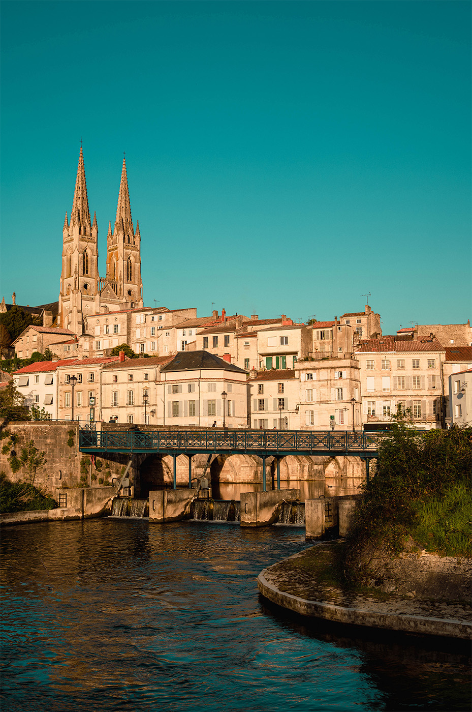 Niort depuis le quai de la Sèvre Niortaise